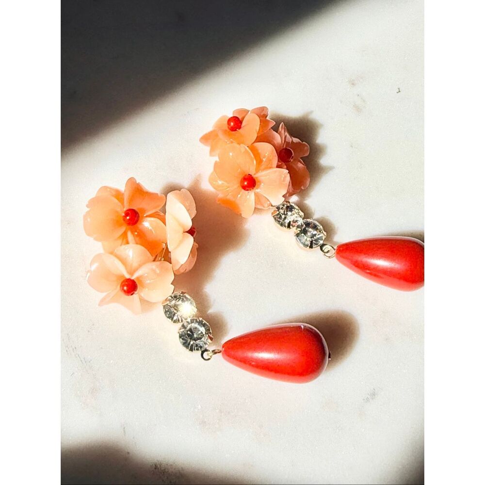 Peachy orange and red flower cluster dangle earrings - Picture 3 of 5